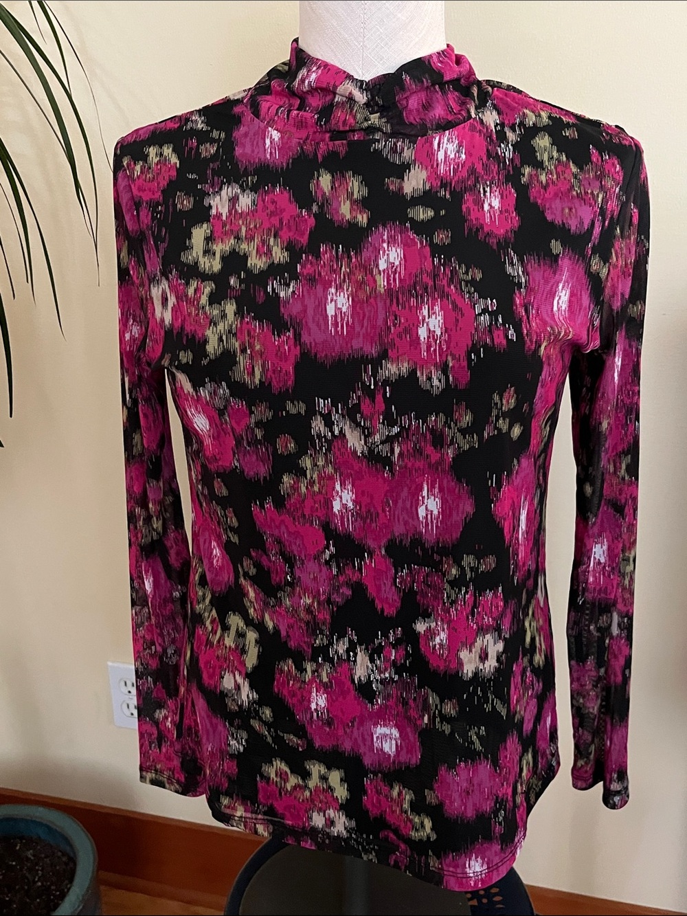 NWT Nine West Mesh Floral Top, M
